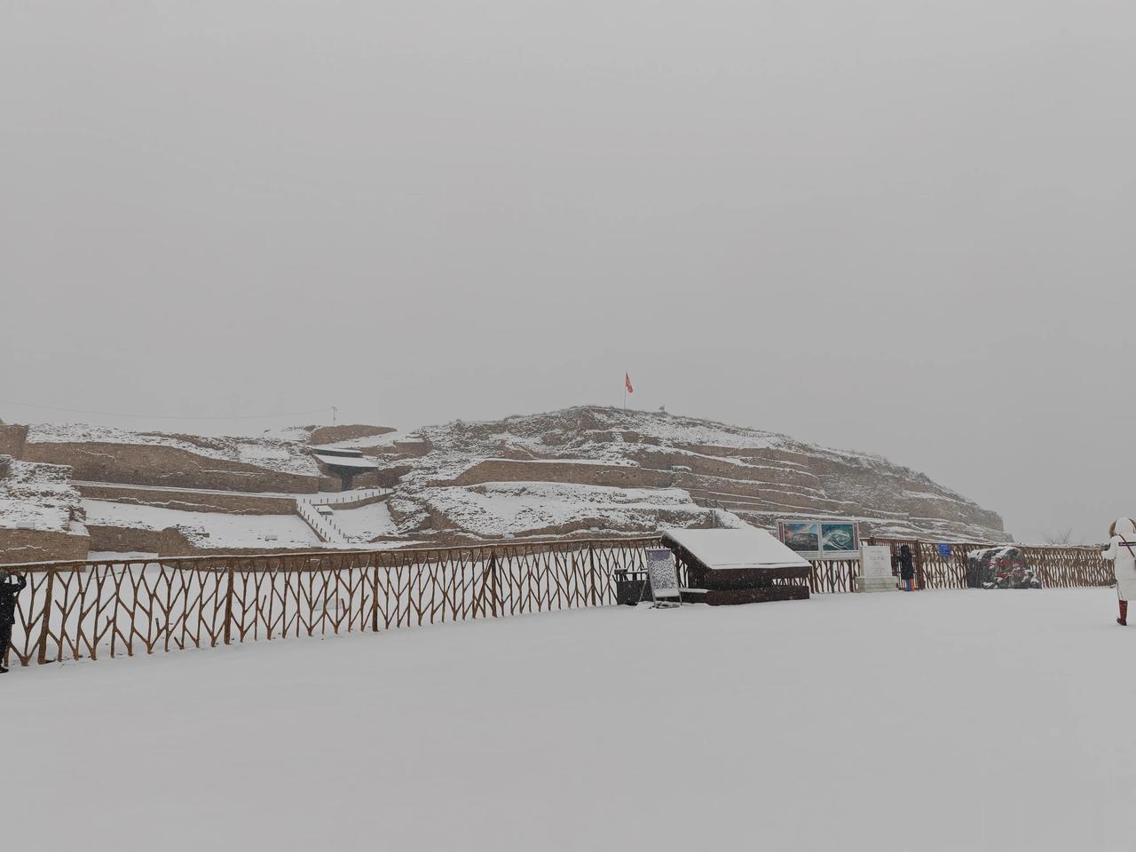 神木石峁大雪，踏雪访古。