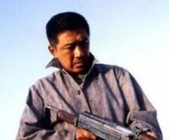 “我宁可重拍，也不会让他得逞！”2000年，导演陈国军筹拍《末路1997》，没想