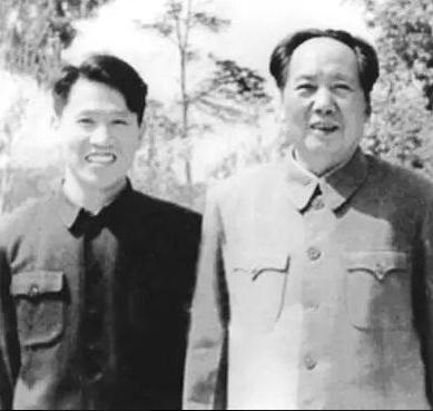 1970年，毛主席视察天津时想见李银桥，得知他已经入狱，伟人只说了两个字：瞎搞！