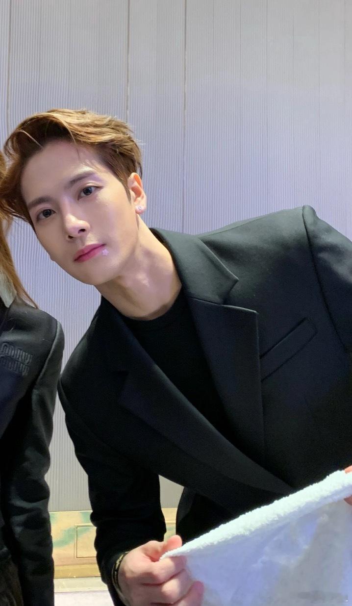 惊天地泣鬼神的美貌哥哥为何如此貌美[苦涩][苦涩]王嘉尔 ​​​