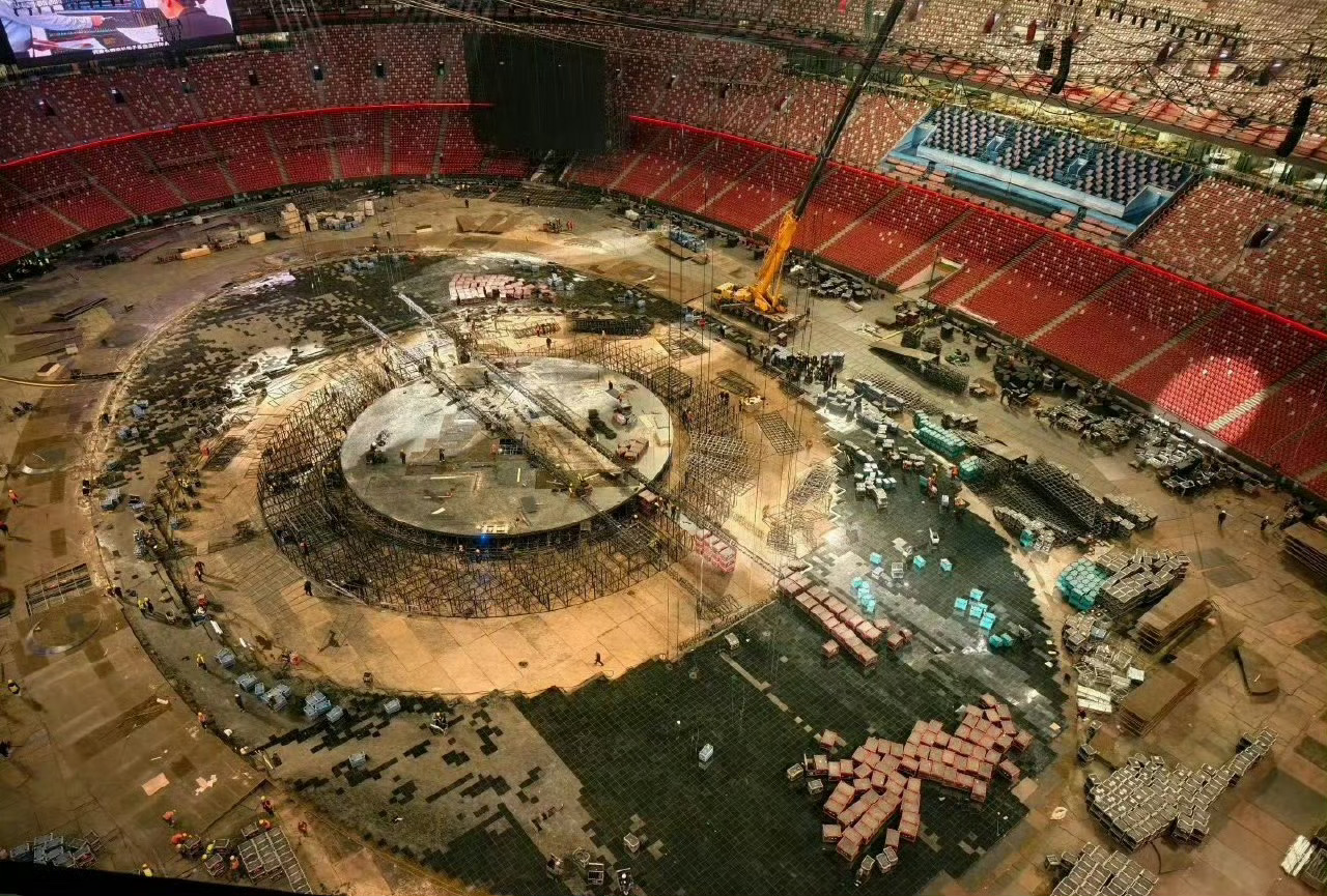 张杰在鸟巢搞上装修了 张杰的新舞台一次比一次更加惊艳更加震撼，张杰这次真的在鸟巢