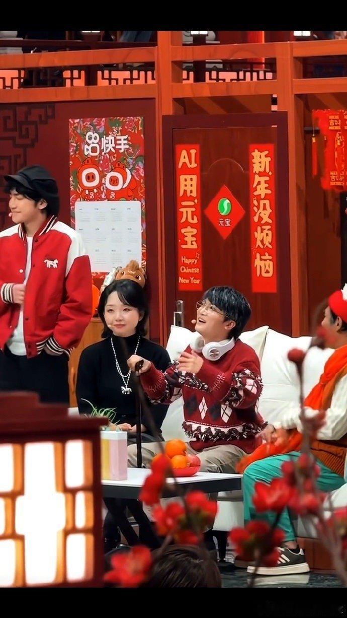 周深加盟2026辽宁春晚 辽宁沈阳舞台太惊喜！周深跨界演小品，宋小宝伴舞《大鱼》