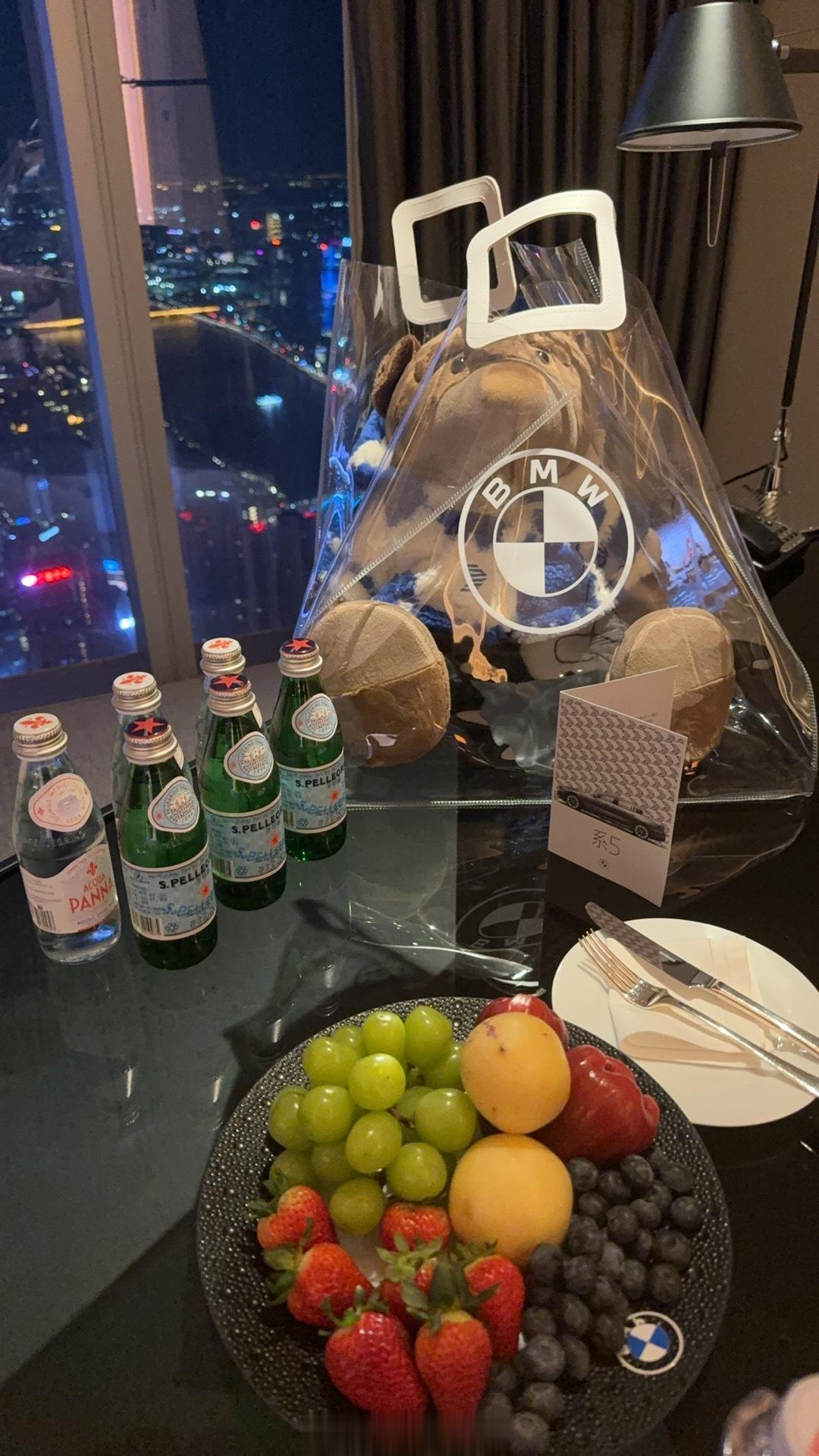讲真，第一次住这么牛的酒店，又是开眼界的一天[害羞][害羞][害羞]  ​​​