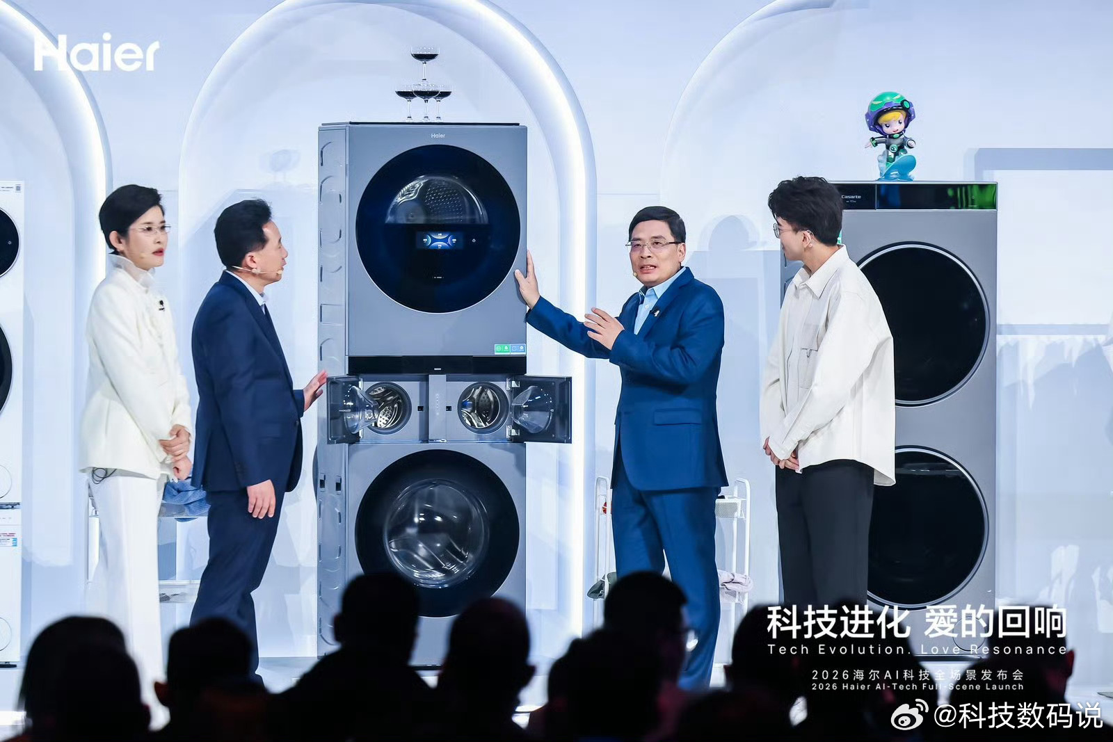 海尔真会“搞事”啊！3月13日直播的时候，直接现场“加戏”，周总在测试四筒洗衣机