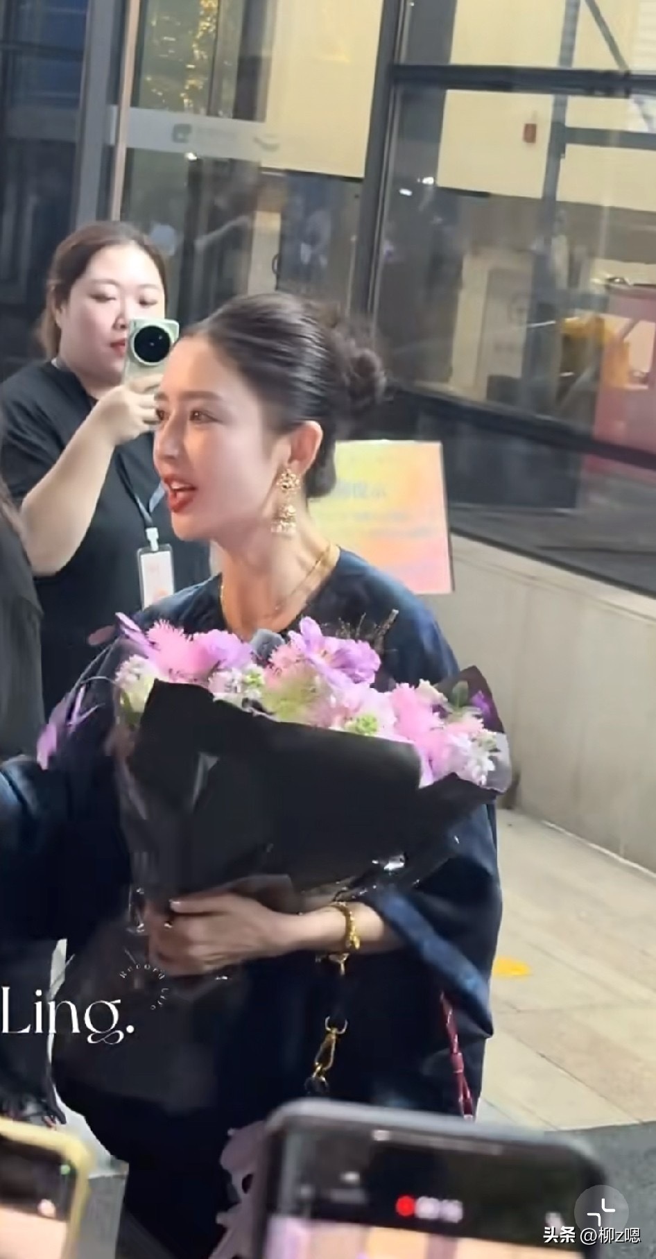 佟丽娅穿这身香云纱真的好漂亮~ 