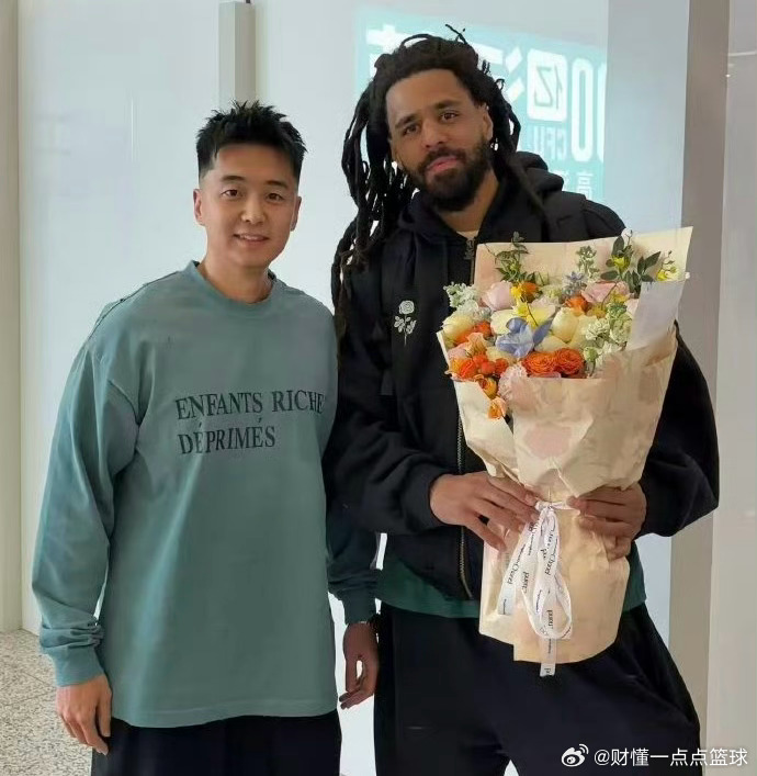 签了个多次格莱美说唱歌手J. Cole，压根不是冲打球来的，就是搞跨界博眼球。1