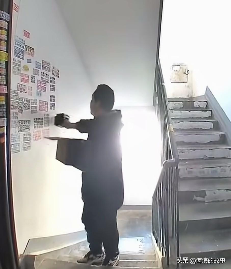 好不容易等来了旧房改造，大白刚干就来印了，咱们不说这种行为多么不好，毕竟都是为了