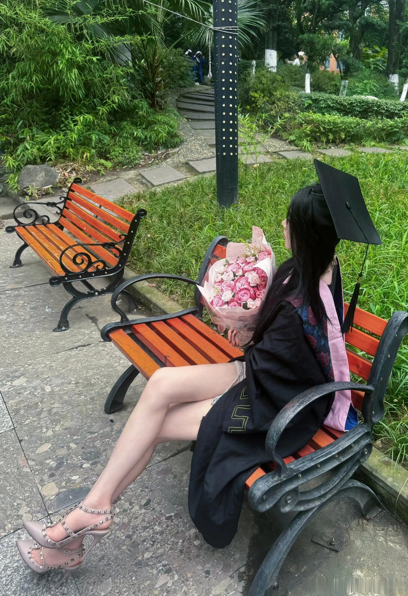 毕业穿华伦天奴～ ​​​