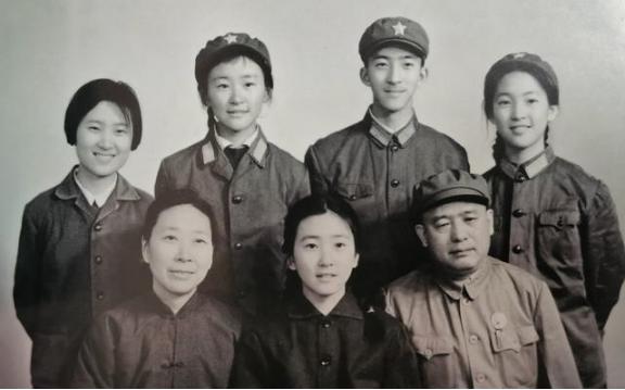 开国中将余秋里的侄子余墨古报考军校，分数过线了，专门跑到北京找余秋里，请伯伯打个