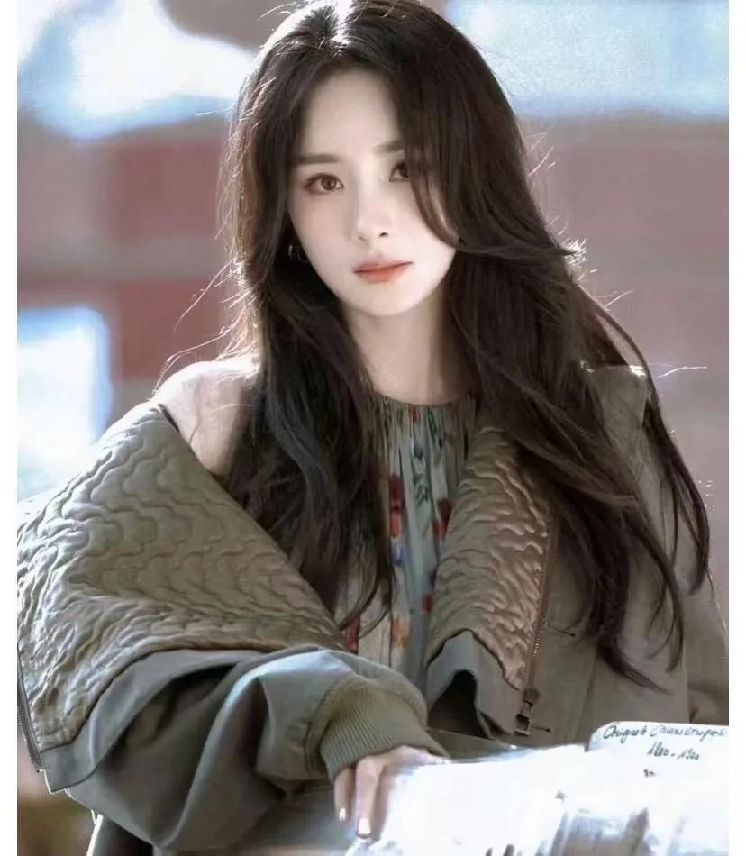 38岁的杨幂自爆自己的胳膊已经抬不起来了。

原来是因为自己的胳膊已经出现了严重