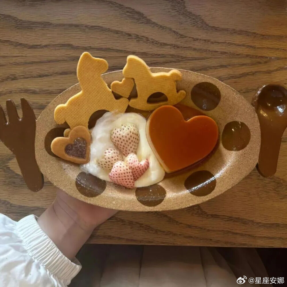 双子擅长用幽默掩饰难过，从不沉溺悲伤。就算短暂低落，也能快速调整状态重启生活，自