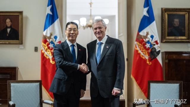 7月31日上午，智利总统卡斯特在拉莫内达宫接待了中国驻智利大使牛清报，这也是卡斯