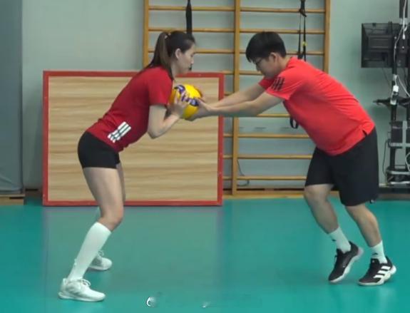 刁琳宇今天主要在恢复训练。中国女排