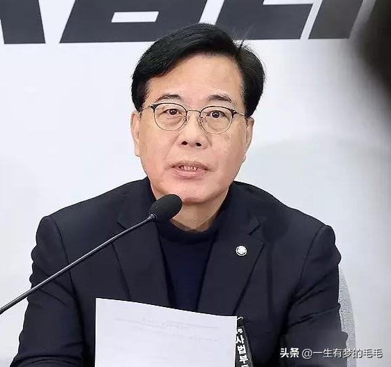 3月3日，韩国国民力量党院内代表宋彦锡在国会院内对策会议上，敦促共同民主党立即推