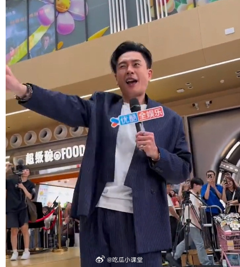 #黄宗泽再跳大巴舞#黄宗泽在大巴上跳的那个舞，真是让人印象深刻呀，喜欢黄宗泽魅力