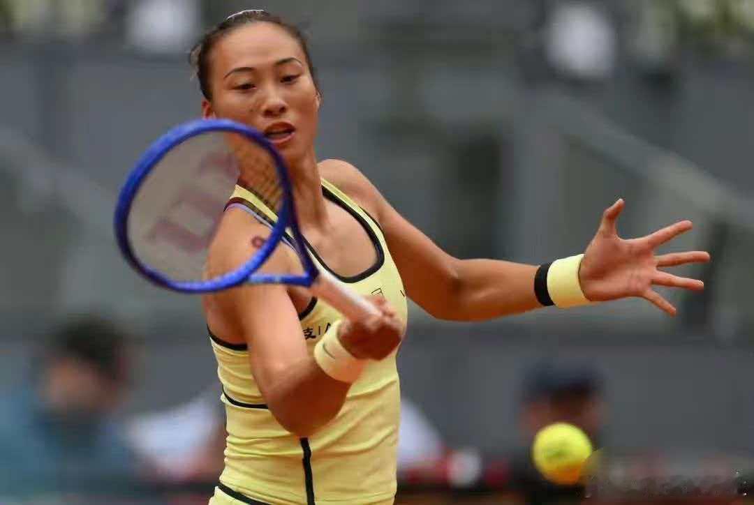 郑钦文vs肯宁郑钦文逆转击败肯宁WTA1000马德里站女单第二轮焦点战，中国金花