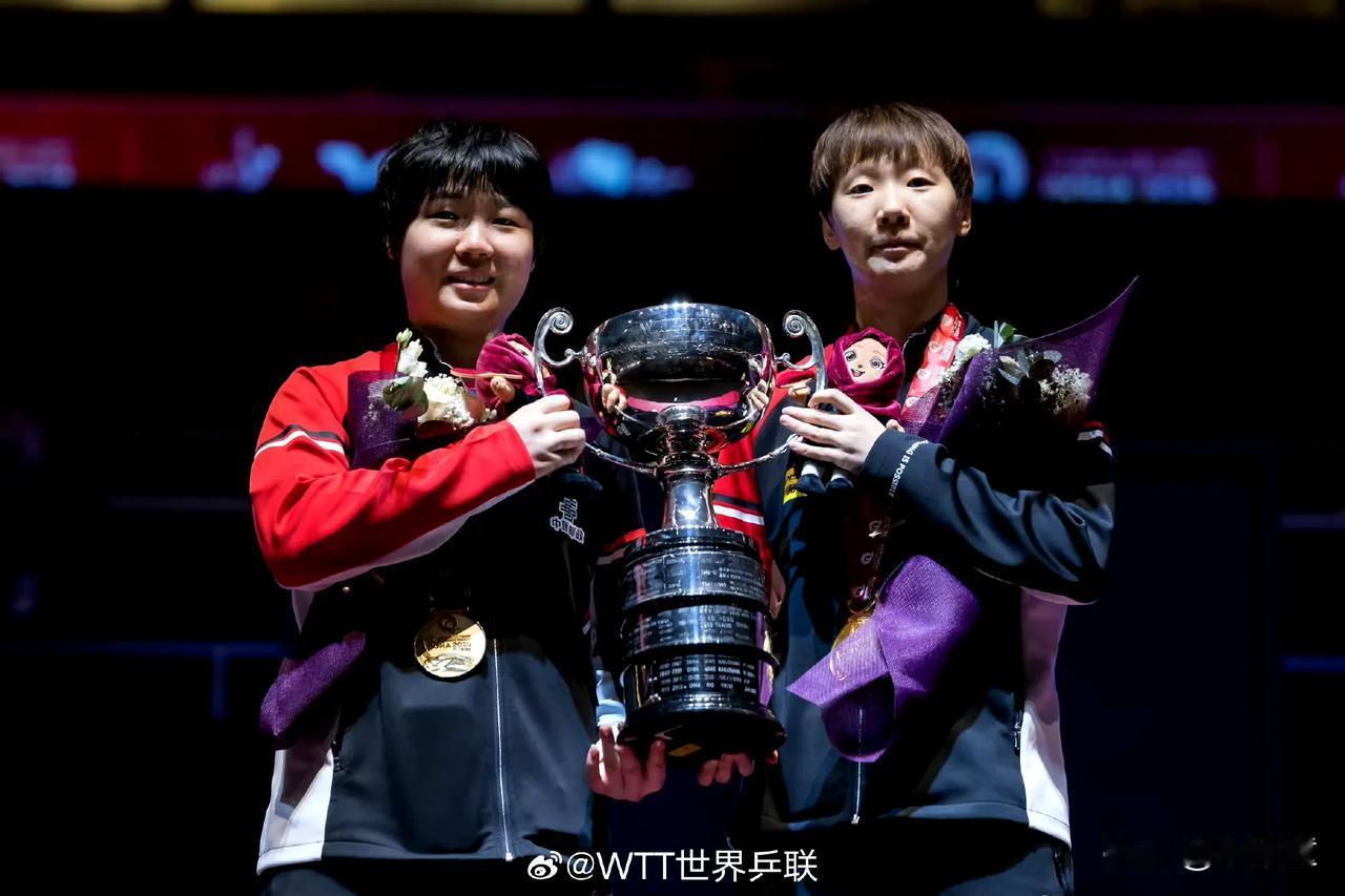 合影显情商！多哈世乒赛合影，看到王励勤的站位，才知道他情商有多高！
以往大合影，