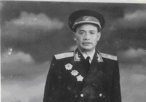 1929年，浙江脚夫带两挺重机枪投奔红军，拒绝500块大洋赏钱，此后征战16年只