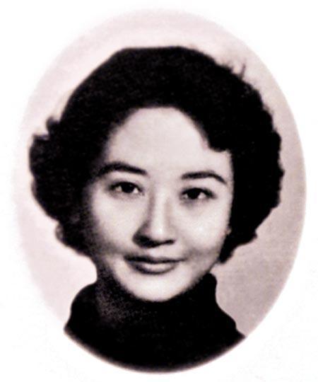 1950年，孙立人爱上妻子推荐的美女秘书黄正，就在两人即将修成正果时，蒋经国却抓