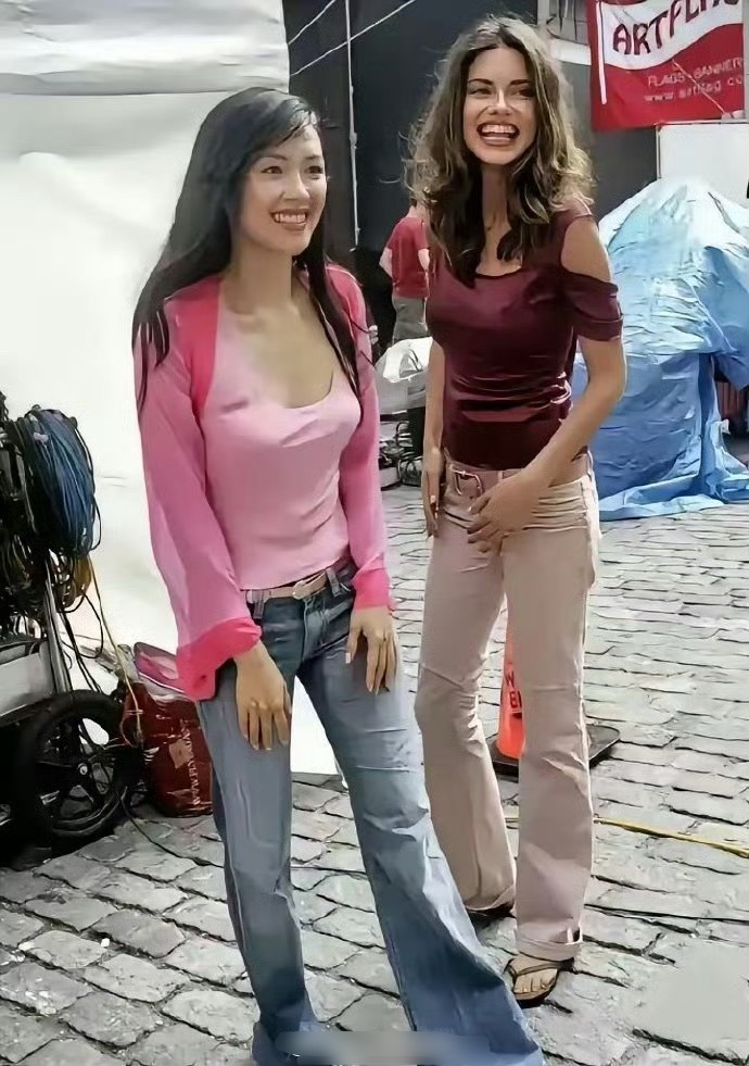 年轻时候的章子怡是真甜美，把旁边那个秒了 ​​​