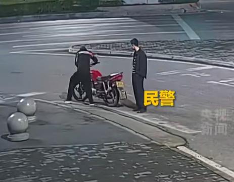 笑喷！据华岩派出所通报，重庆九龙坡区，下班民警凭敏锐揪出可疑人员，随口一问，对方