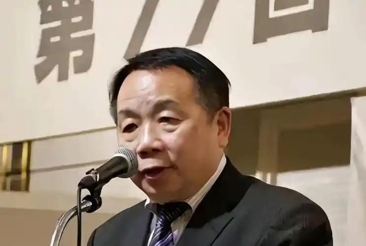石平，一名由中国赴日留学的昔日学子，如今却成为危害国家利益的海外政客。他公开提出