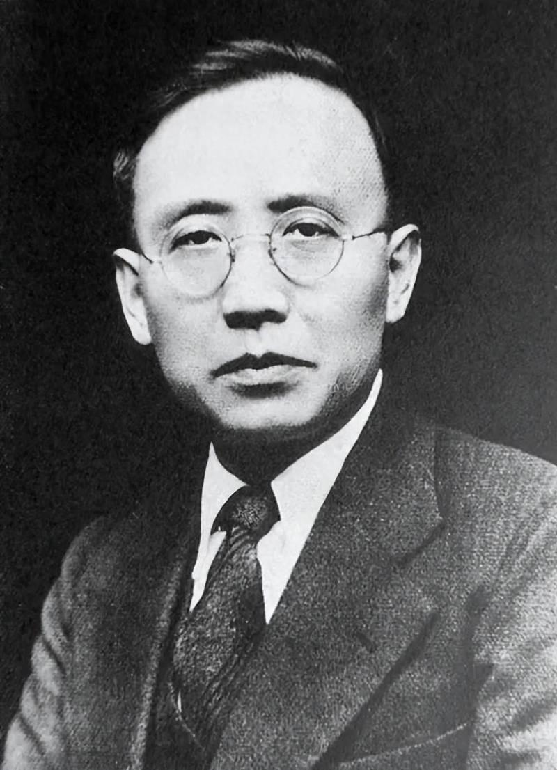 1936年10月19日，被鲁迅骂惨了的郭沫若，突然听到鲁迅去世的消息，他没有幸灾