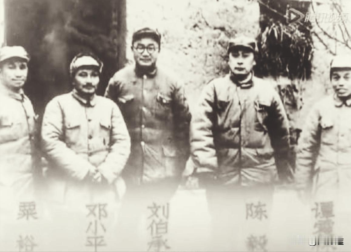 淮海战役究竟是由谁指挥的？其实，党史资料有明确的记载，这是官方权威的记载，条友们