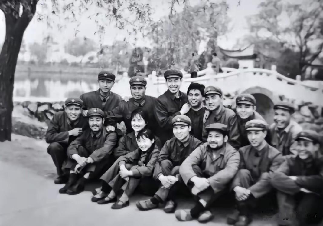 还未走上银幕时的北影三花
张金玲二十岁前的照片好像从来没发过，不知谁有见过？图一