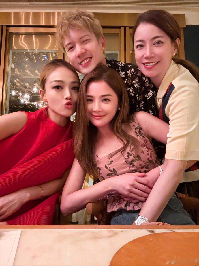 蔡卓妍容祖儿又在一起吹蜡烛了蔡卓妍有多爱容祖儿 发长文为庆生：“生日快乐，我的「