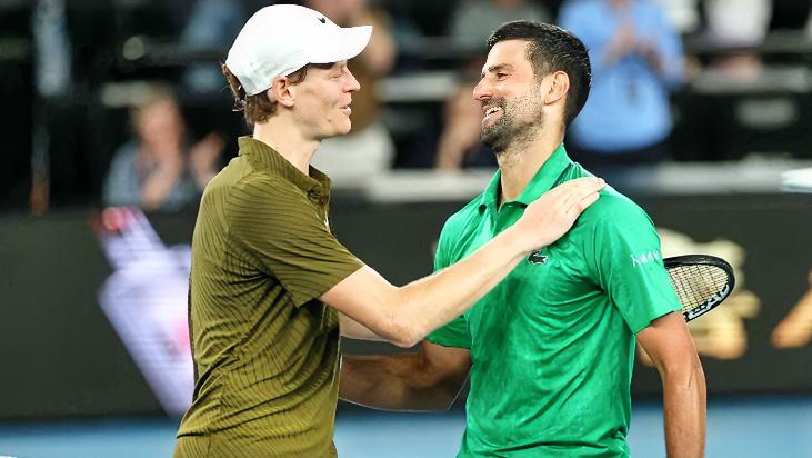 辛纳：我可不想当全满贯的背景板，老爹，你去吧……
德约科维奇：你小子，有帽子戏法