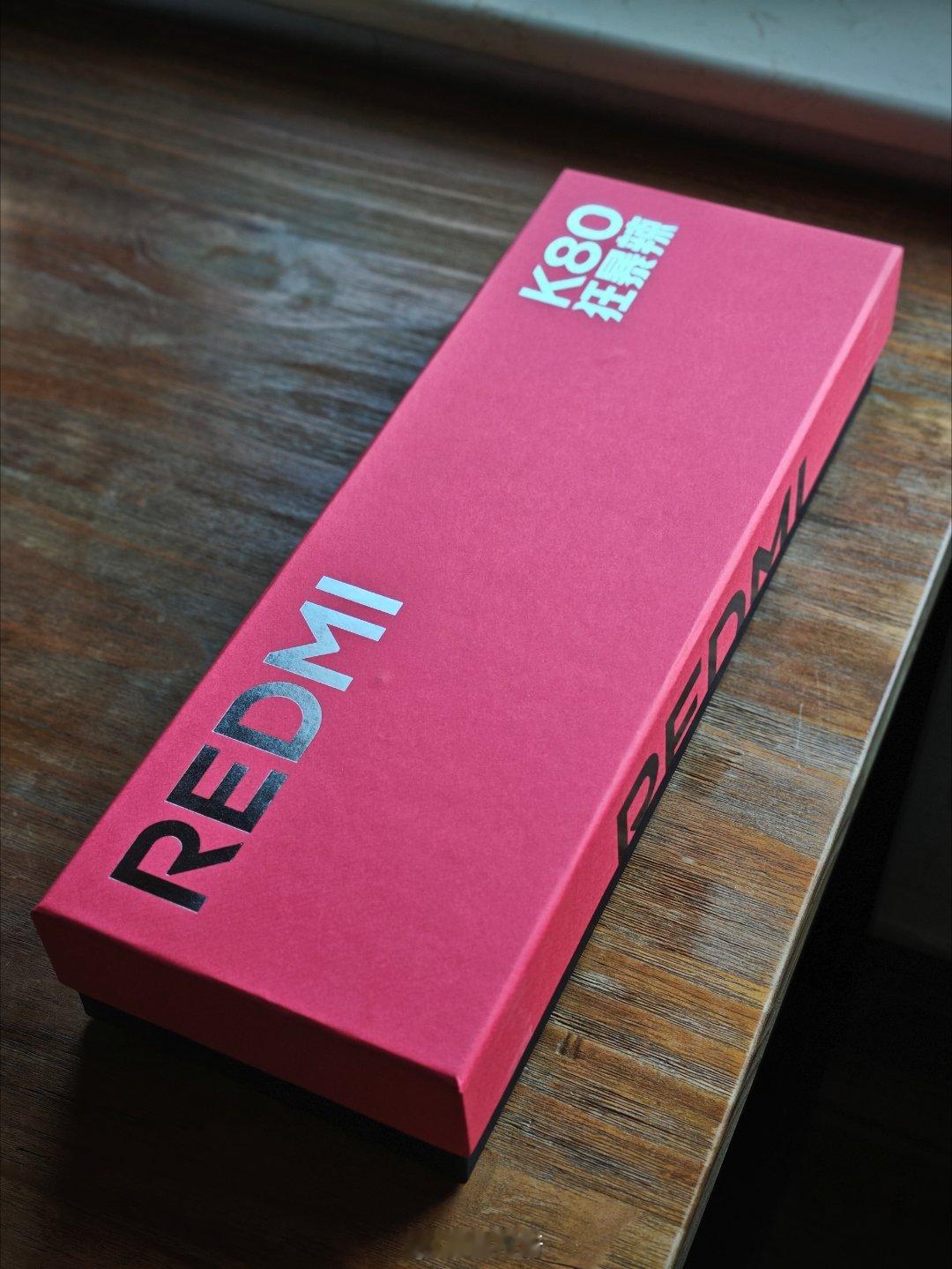 收到一个 REDMI 礼盒，这意思是？[跪了]简直是太猛辣？ 