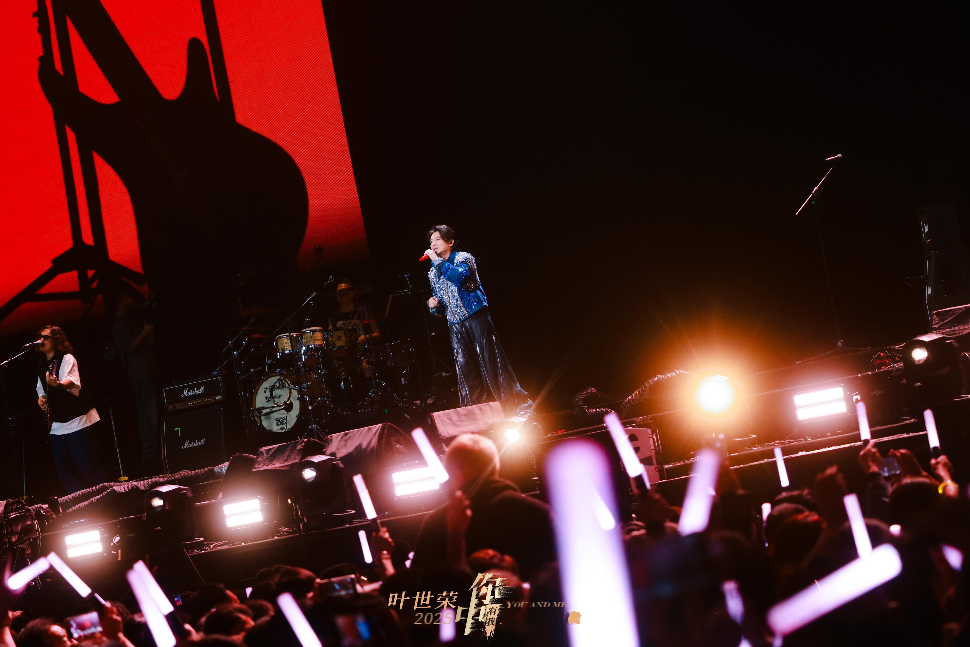 叶世荣海阔天空摇滚成都叶世荣成都再唱再见理想叶世荣演唱会2025成都收官 现场有