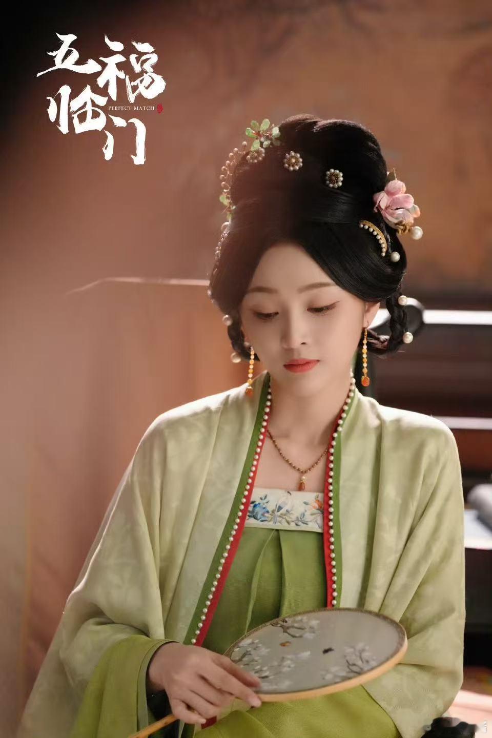 吴宣仪新剧清醒人设  吴宣仪在《五福临门》中展现了出色的演技，她饰演的福慧在危急