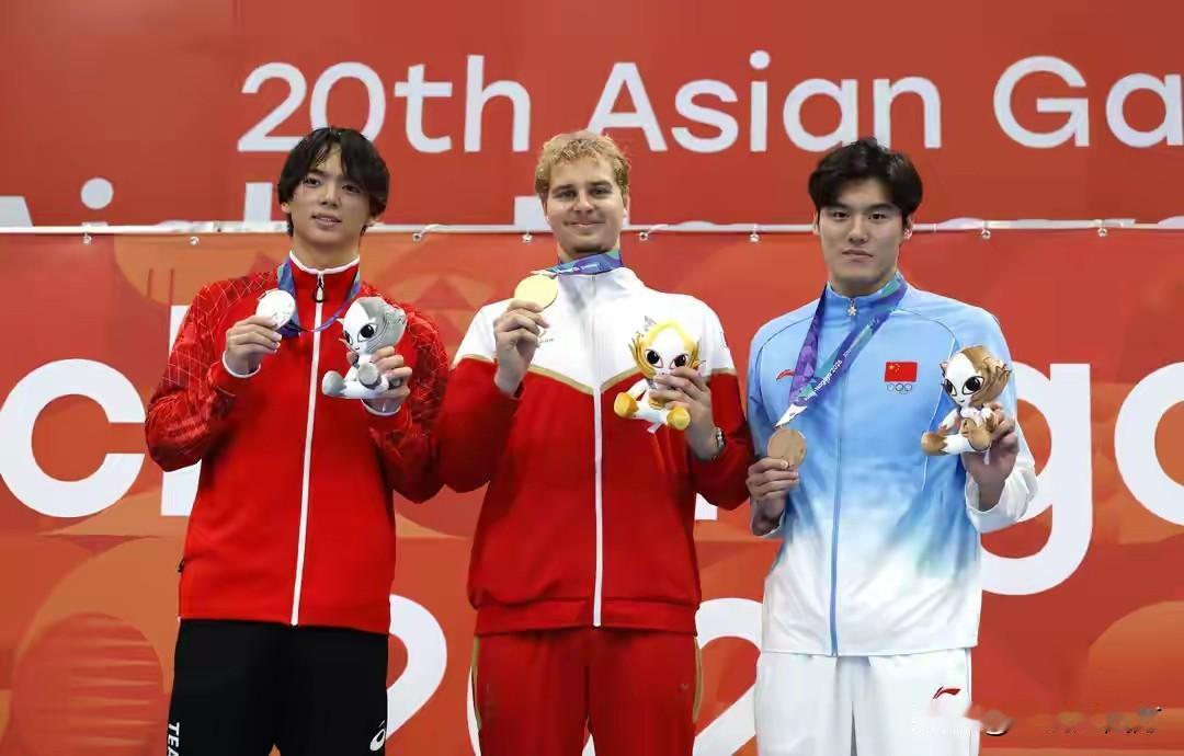 今晚结束的名古屋亚运会游泳比赛，产生了一位来自中国和日本以外的冠军，这就是出生在