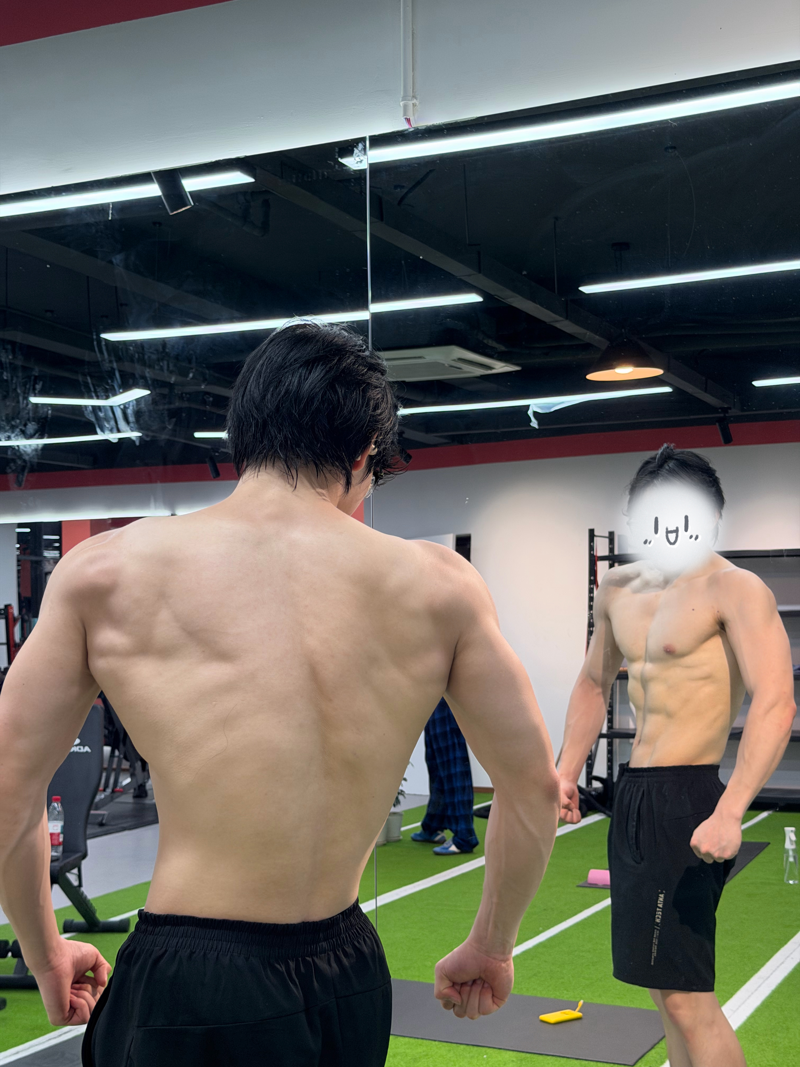 给大家欣赏一下男大私教（他猛夸我拍的好）那当然，麦哥对男人很有研究 