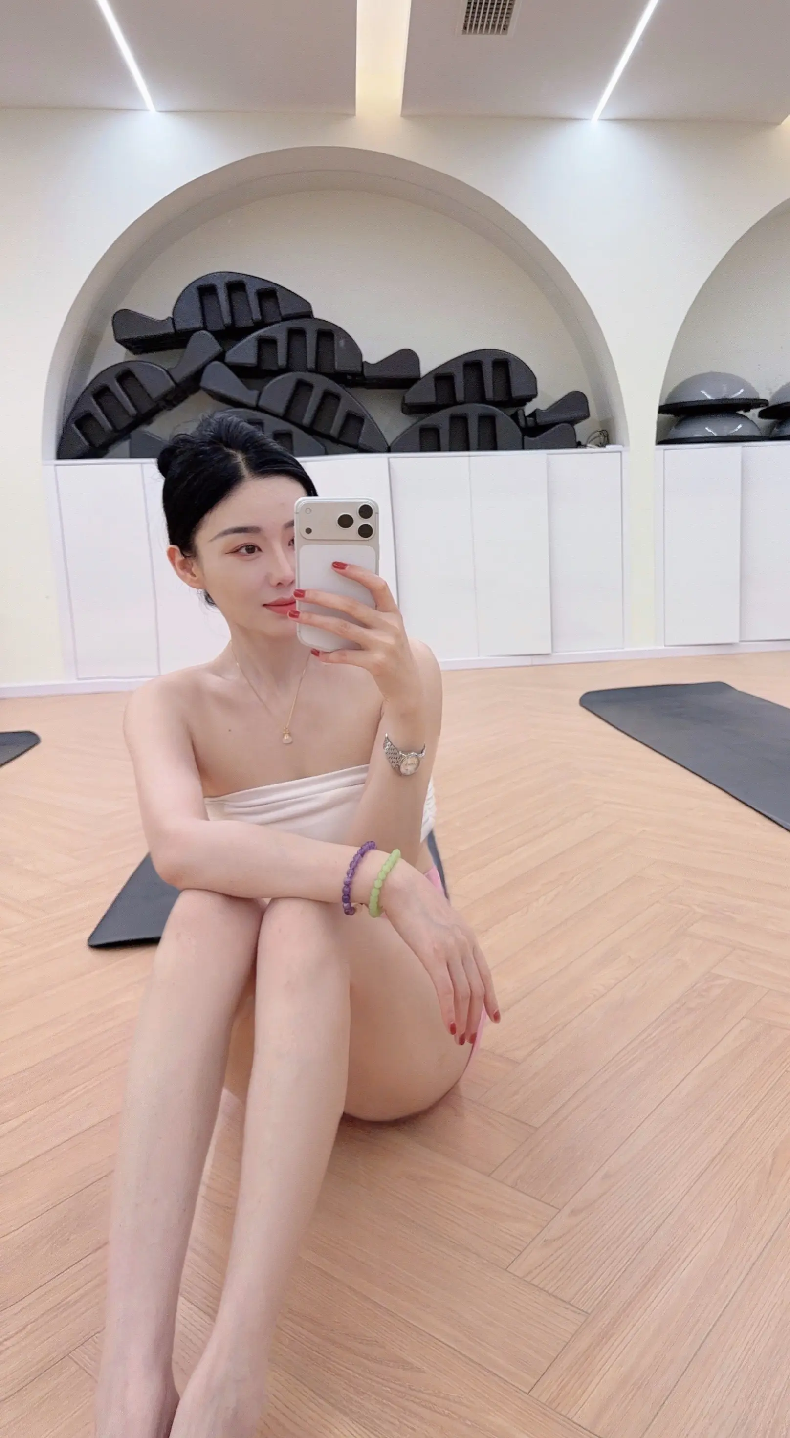 女人是本书，形体是封面，形象是标题，气质是内容，背薄一寸，年轻十岁，良...