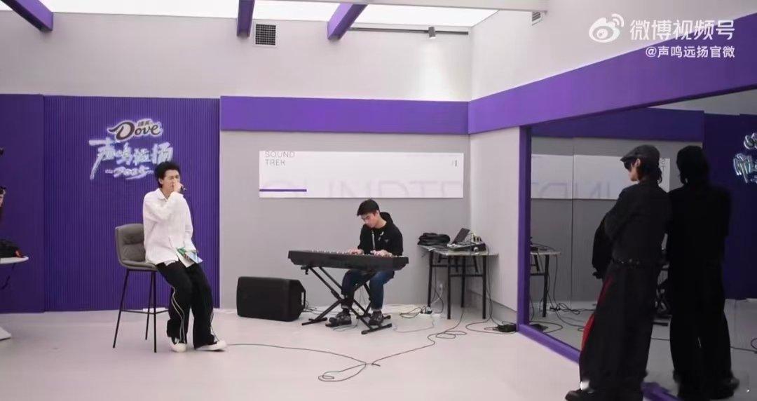 谁不想要华晨宇这样的声乐老师声鸣远扬 华晨宇太暖心了！作为声乐老师，他为学生的进