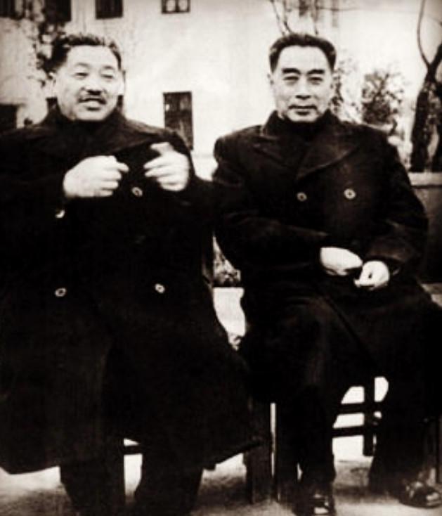 1975年，贺龙骨灰安放仪式上，周恩来为何违反常规，一连鞠7个躬
“1975年6