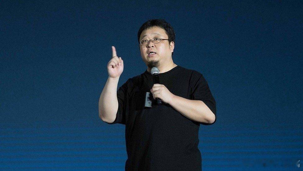 凤凰新闻【罗永浩炮轰电信宽带缩水：再不解决，就要在网上发疯了】12月18日，罗永