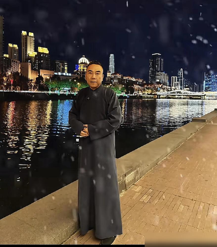 杨议家这出戏，就离谱。200万遗产他没捞着，侄子侄女直播手撕，助理还被打到骨裂，