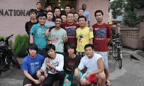 2013年，一艘中国货轮在印度洋沉没，出人意料的是，船上17名中国船员被狂风吹到