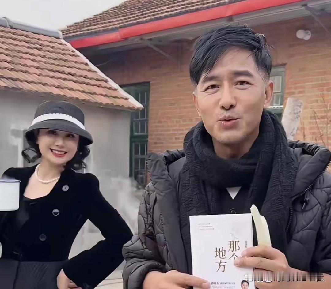 程莉莎每次回婆婆家都好像公主，穿的很正式，但是拖拖拉拉，感觉根本做不了家务活的样