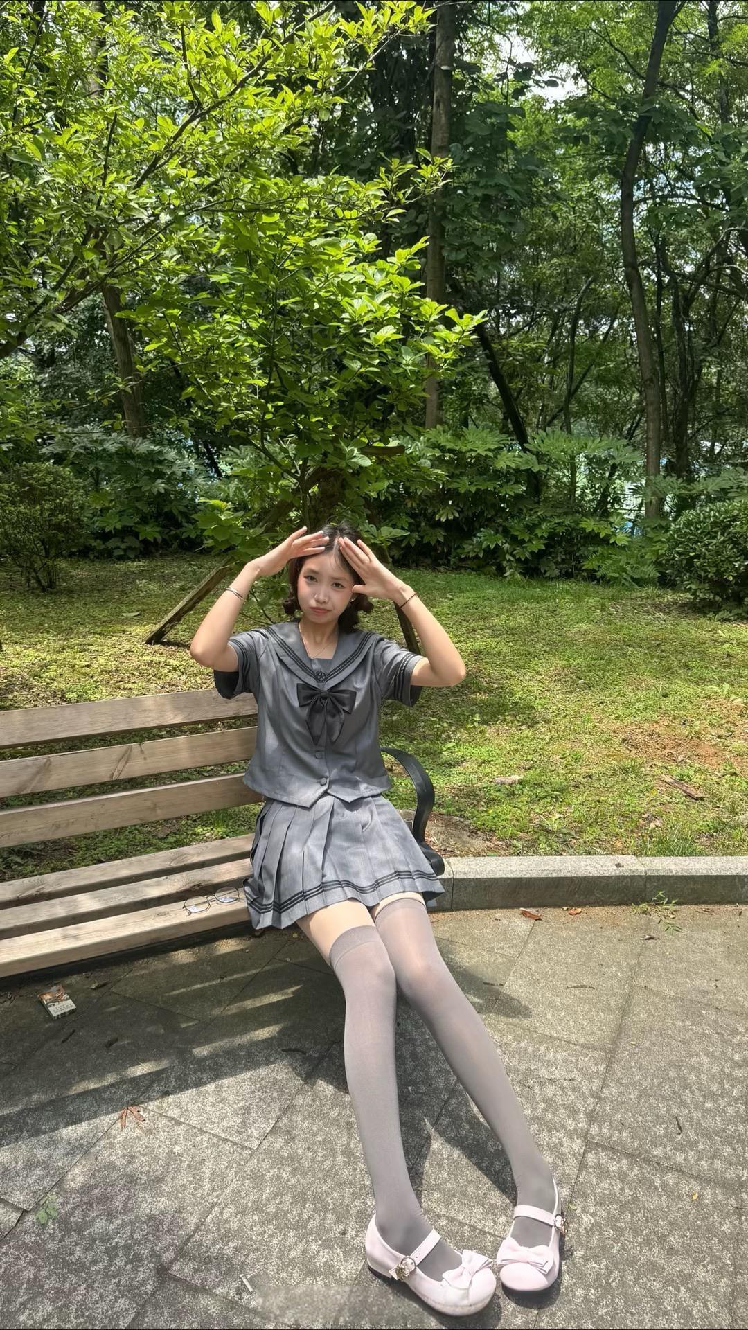 穿搭博主氛围感出片穿搭 如何优雅地搭配牛仔裤呢? 如何优雅地搭配牛仔裤呢?