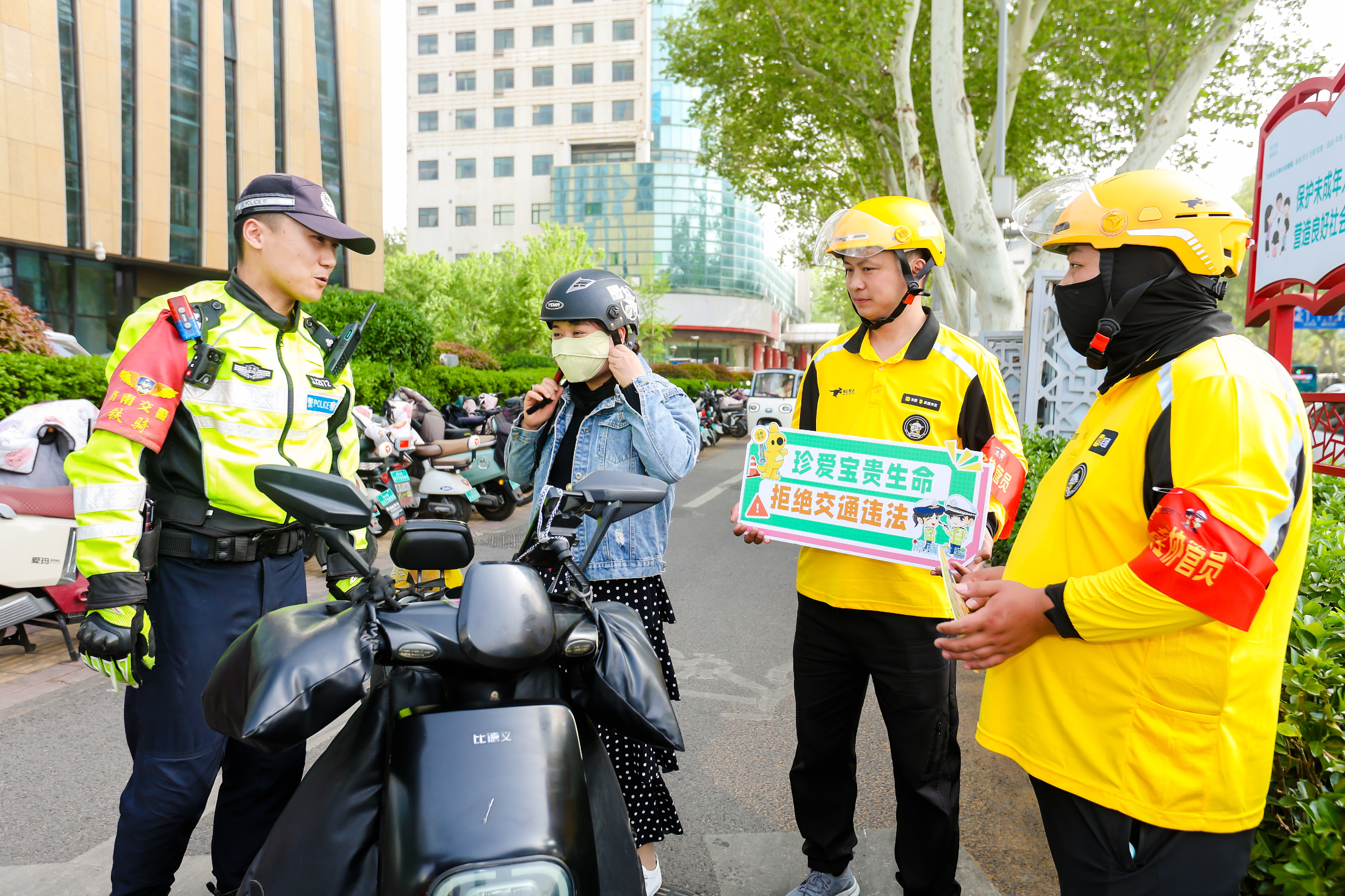 平台这次做的不闯红灯激励挺有意义的，上百万骑手能参加，还准备了很高的奖励。能看出