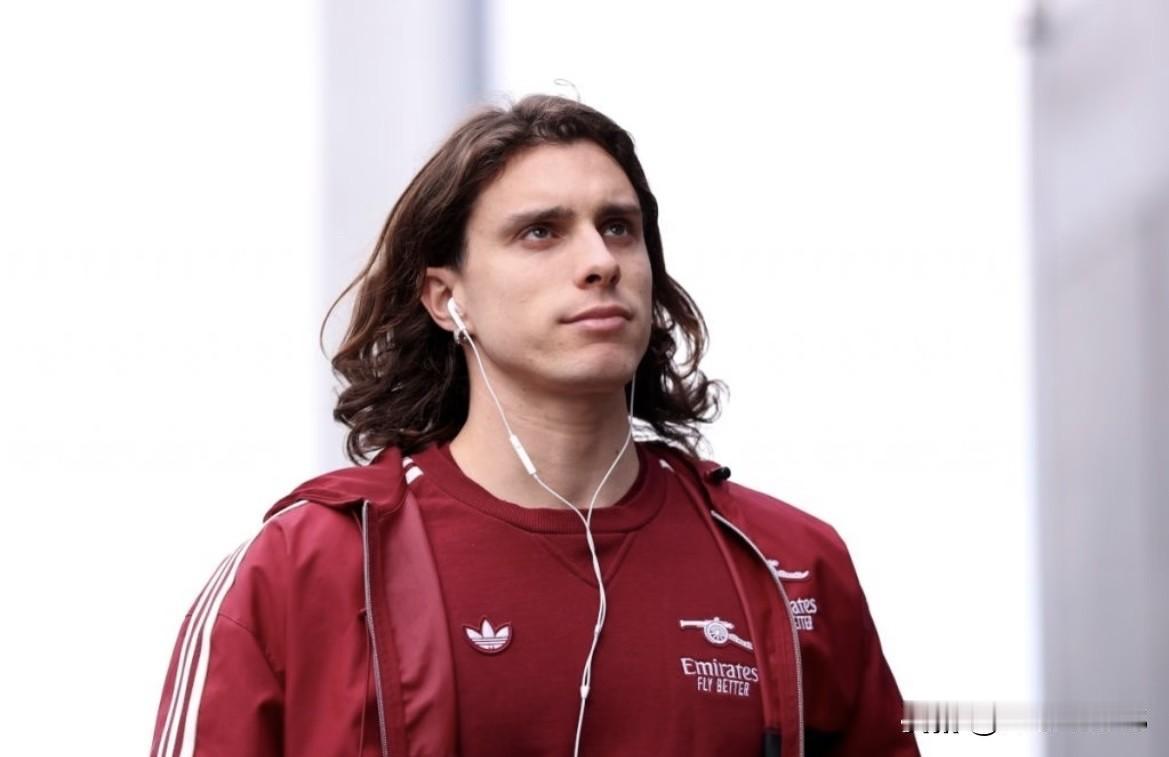 伤病太多！阿森纳愿让卡拉菲奥里今夏走人
意大利左后卫里卡多·卡拉菲奥里（Ricc