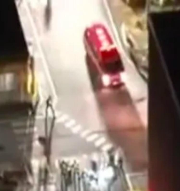 突发！日本橡胶厂惊现持刀伤人+泼液袭击 15人受伤
 
12月26日，日本静冈县