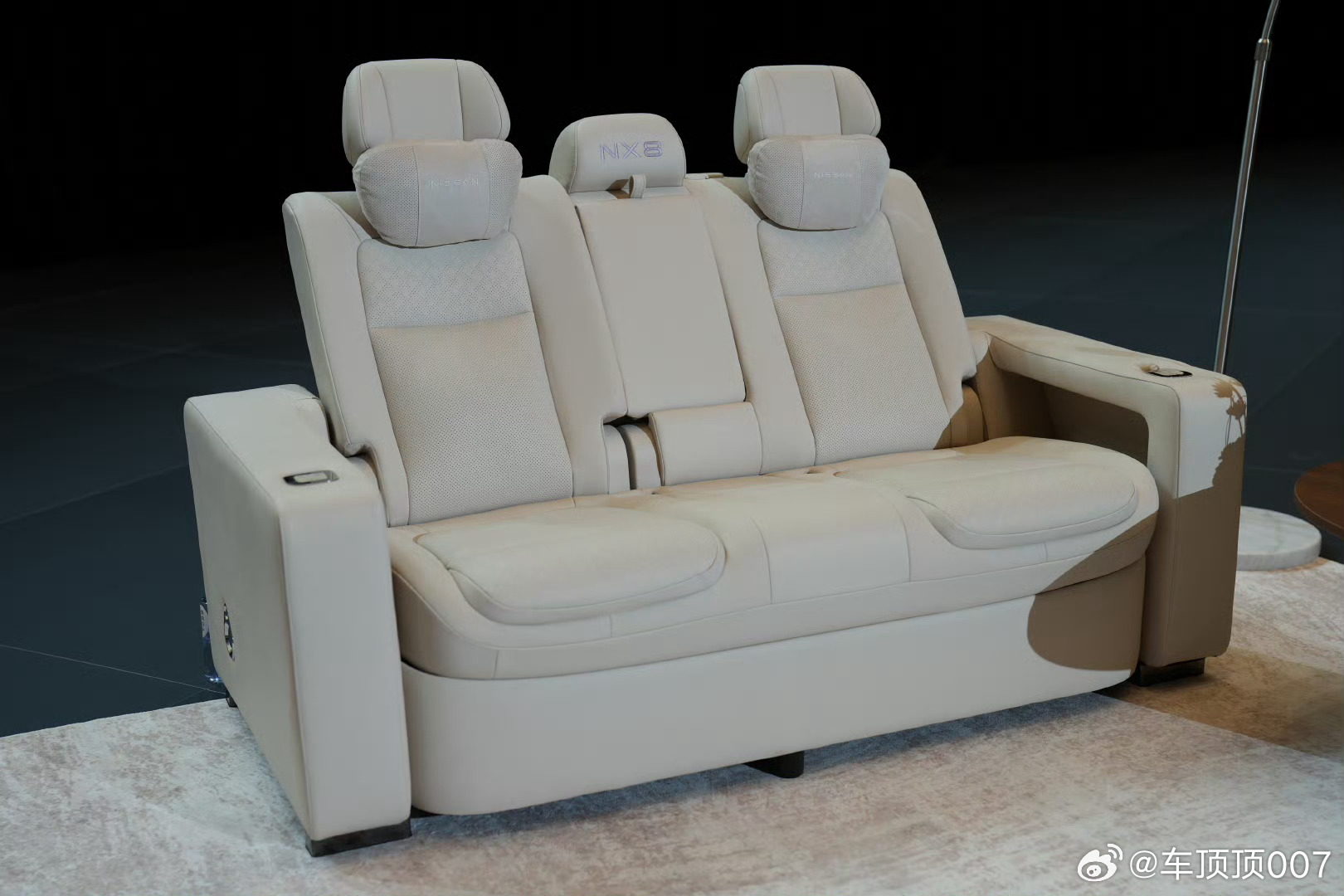 沙发厂日产真的越来越离谱了，n开头的每台车都用座椅整活啊。N7用副驾做了个办公椅