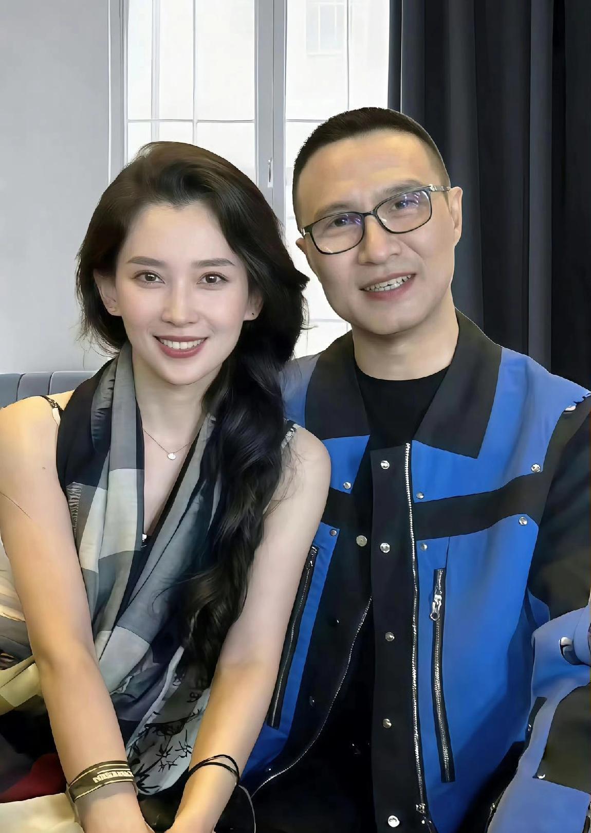 汪峰和女友森林北现在足足有六个孩子要养呀。

森林北和前夫的两个孩子，离婚后归她