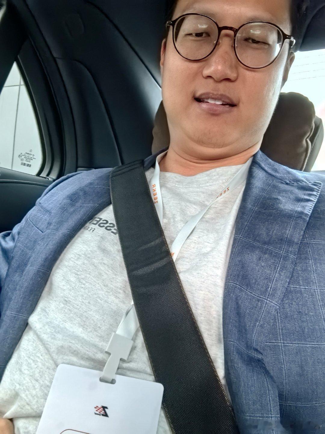 赶飞机什么车最合适？当然是V12的S65 L了[doge]F1上海之旅圆满了！ 